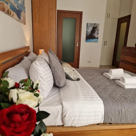 Апартаменты St Julians Cute With Side Seaview Сент Джулианс