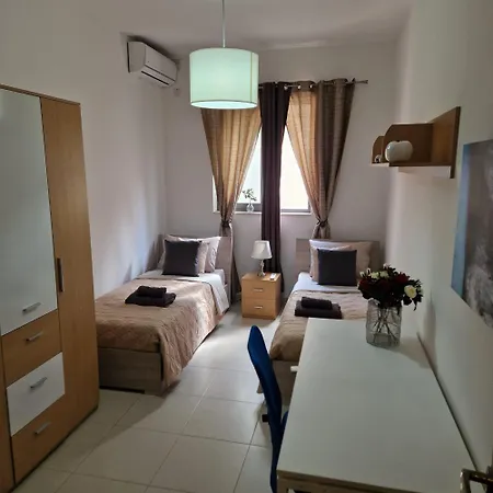Apartamento St Julians Cute With Side Seaview
