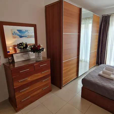 St Julians Cute With Side Seaview