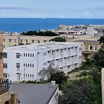 דירה St Julians Cute With Side Seaview *